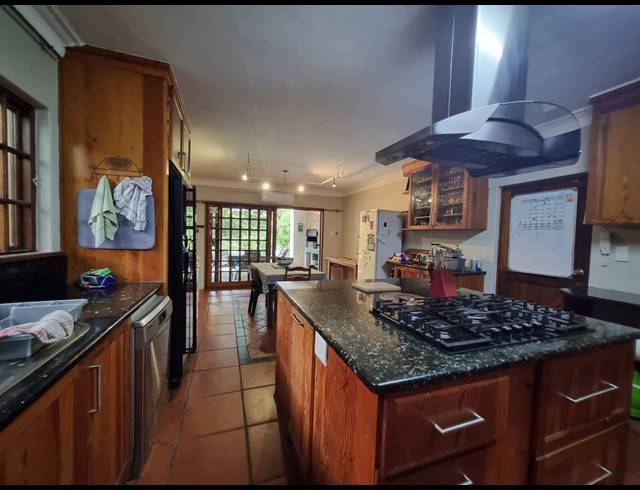 6 BEDROOM HOUSE FOR SALE IN MEER EN SEE